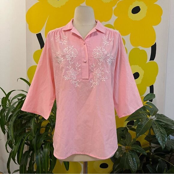 Vintage 1970s Caro Honolulu Floral Embroidered Hawaiian Button Up Popover Blouse - Picture 3 of 8